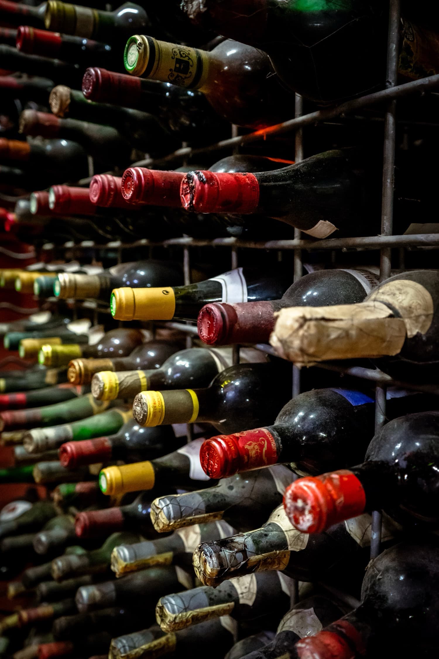 Añadas antiguas guardadas en la bodega de Hispania